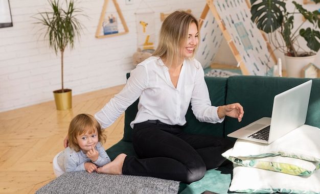 7 Adaptable Work-From-Home Opportunities for Moms to Begin Now