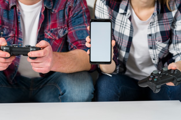 Earn Additional Cash by Gaming on Your Smartphone